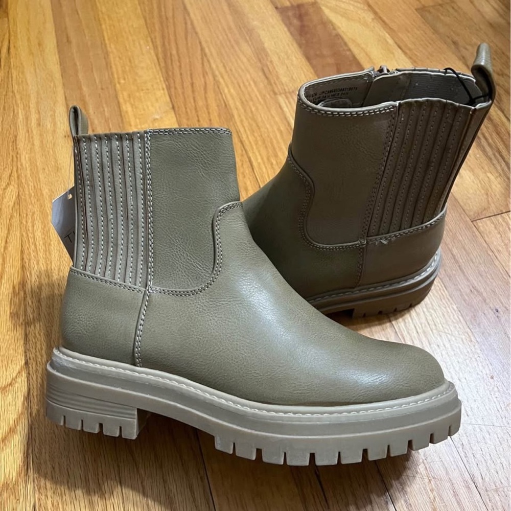Stylish Women's Ankle Boots in Olive Green